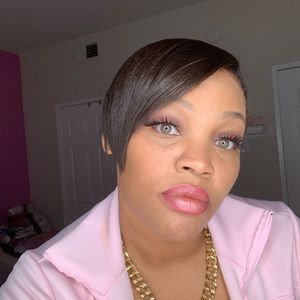 Meet your Posher, Asya